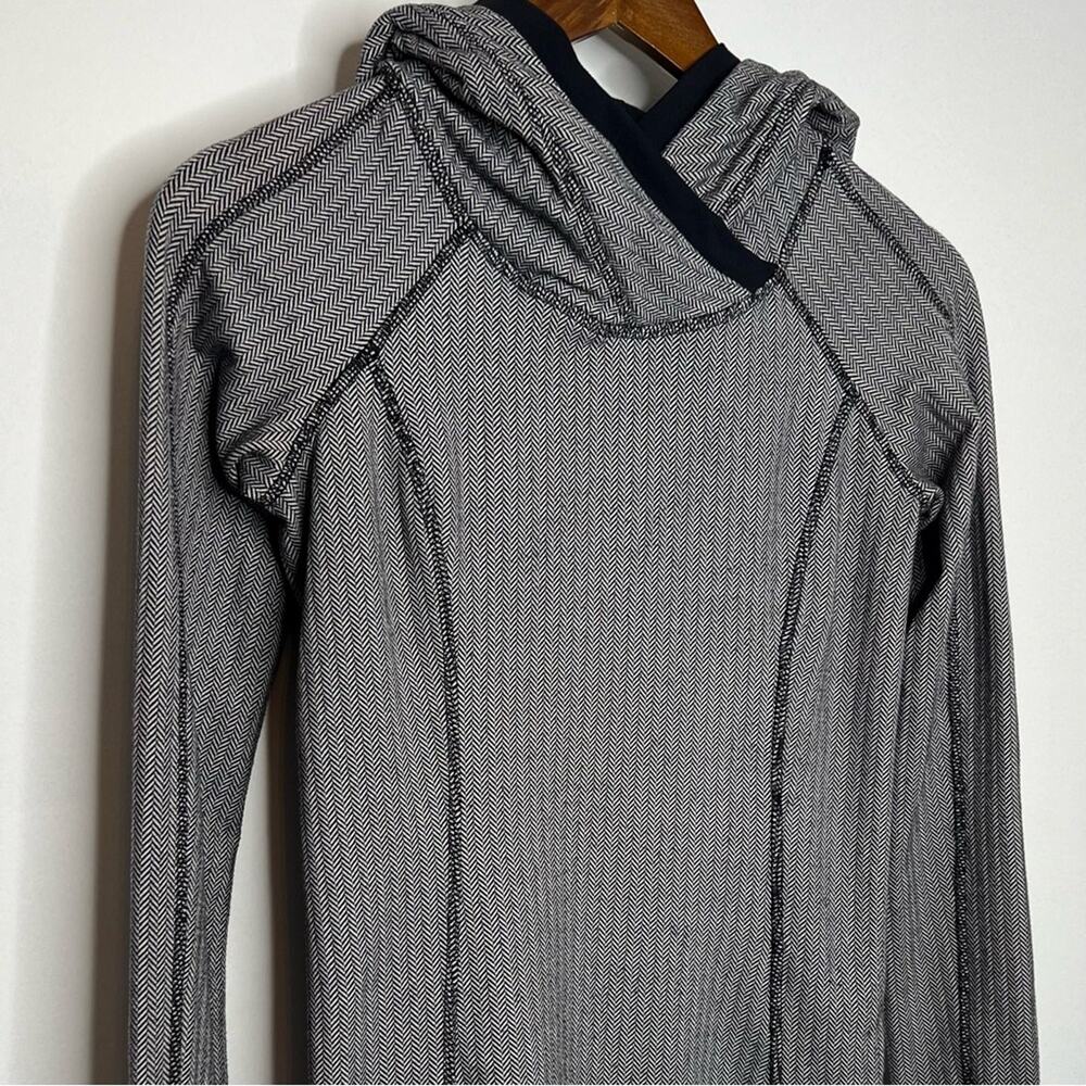Lululemon Chevron Pattern Pullover Activewear Hoo… - image 6